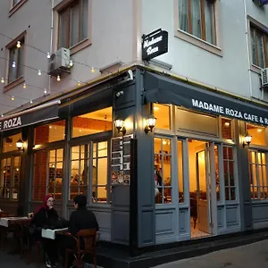 Madame Roza **** Istanbul
